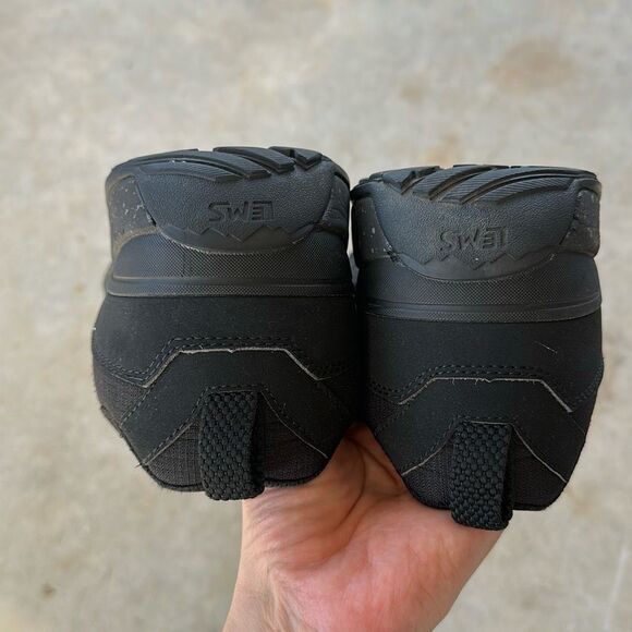 Men's Black Athletic Shoes - Picture 8 of 10